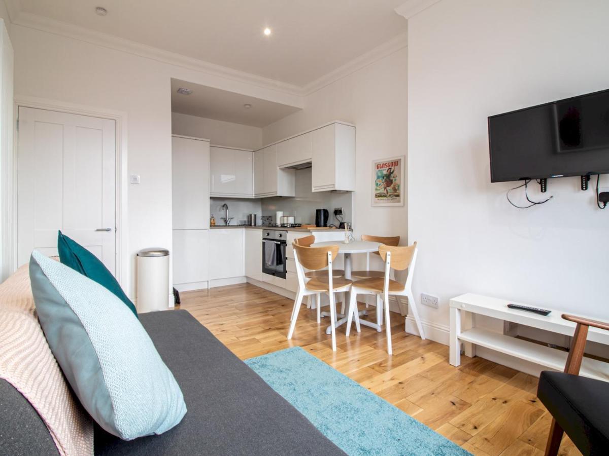 Modern 1BR Apartment in Heart of West End Glasgow Exterior foto