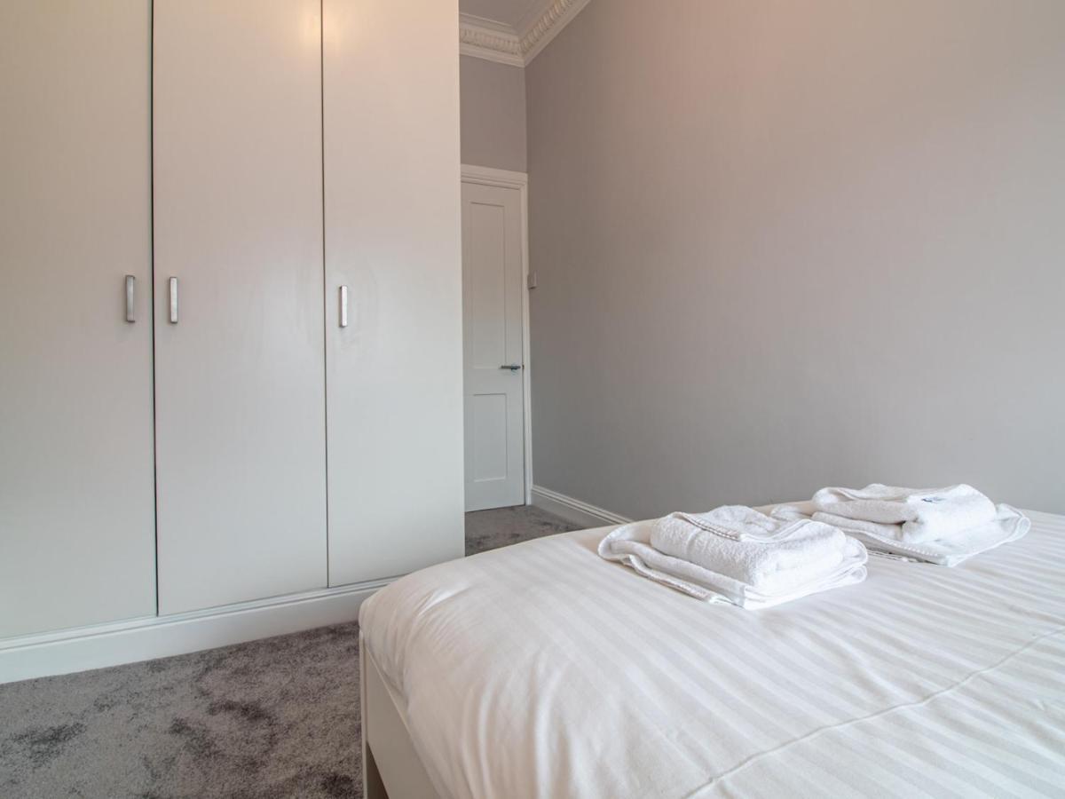 Modern 1BR Apartment in Heart of West End Glasgow Exterior foto